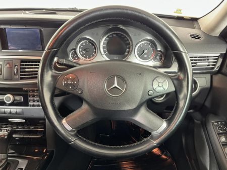2011-Mercedes-Benz-E-Class-E-200-CGI-BE-Avantgarde_11