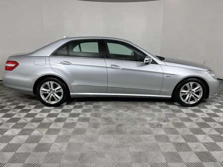 2011-Mercedes-Benz-E-Class-E-200-CGI-BE-Avantgarde_16