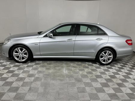 2011-Mercedes-Benz-E-Class-E-200-CGI-BE-Avantgarde_18