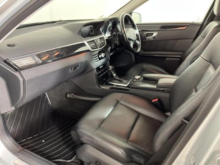 2011-Mercedes-Benz-E-Class-E-200-CGI-BE-Avantgarde_8