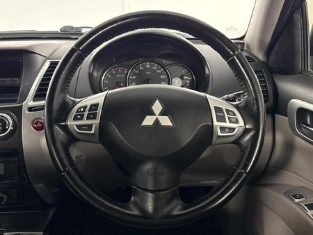2013-Mitsubishi-Pajero-Sport-32-DI-D-GLS-Auto_11