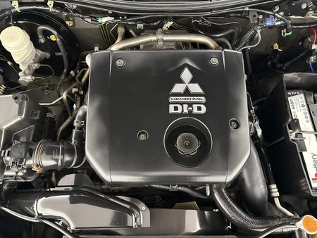 2013-Mitsubishi-Pajero-Sport-32-DI-D-GLS-Auto_12