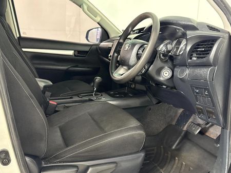 2024-Toyota-Hilux-24-GD-6-Raider-4x4-Auto-Double-Cab_9