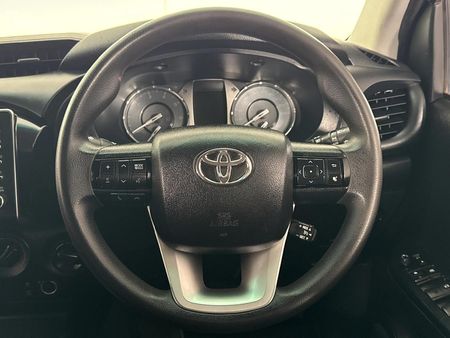2024-Toyota-Hilux-24-GD-6-Raider-4x4-Auto-Double-Cab_12