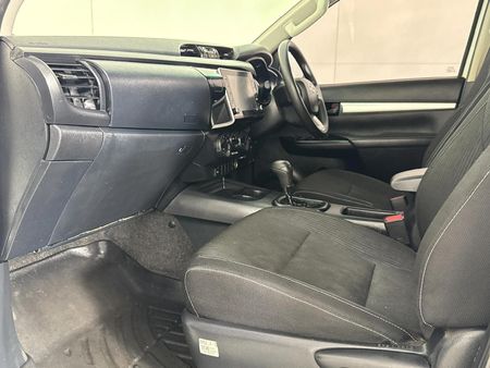 2024-Toyota-Hilux-24-GD-6-Raider-4x4-Auto-Double-Cab_8