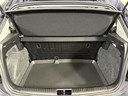 2026-Volkswagen-Polo-Vivo-16-Life_13