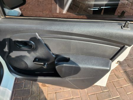 2022-Nissan-NP200-16-AC-Safety-Pack_13