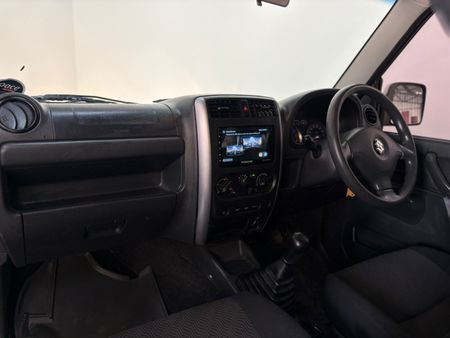 2014-Suzuki-Jimny-13_4