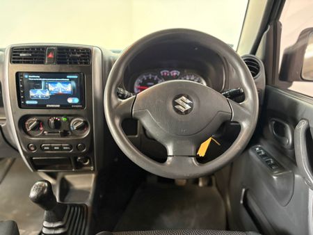 2014-Suzuki-Jimny-13_6