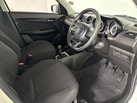 2024-Suzuki-Swift-12-GL_9