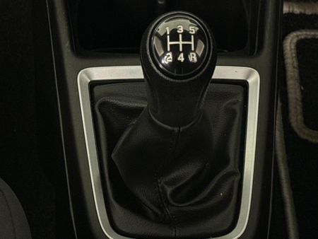 2024-Suzuki-Swift-12-GL_10