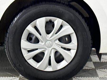 2024-Suzuki-Swift-12-GL_5
