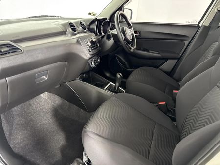 2024-Suzuki-Swift-12-GL_8