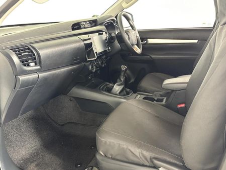 2025-Toyota-Hilux-24-GD-6-Raider-4x4-Single-Cab_6