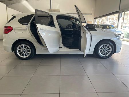 2016-BMW-2-Series-220i-Active-Tourer-Auto_14