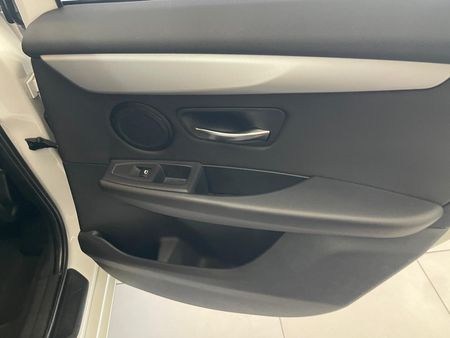 2016-BMW-2-Series-220i-Active-Tourer-Auto_8