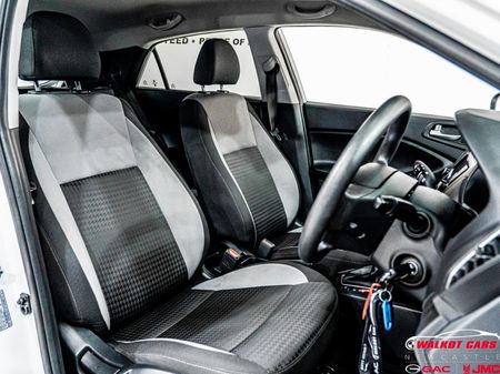 2021-Hyundai-i20-14-Motion-Auto_10