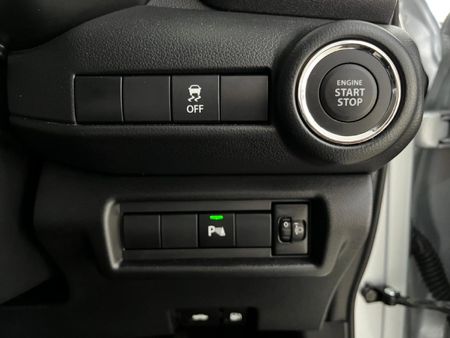 2025-Suzuki-Swift-12-GLX-Auto_15
