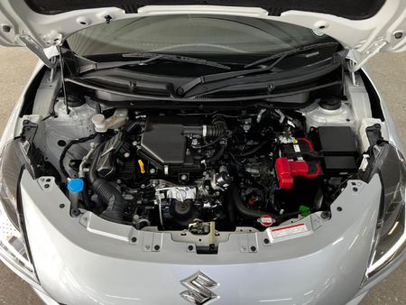 2025-Suzuki-Swift-12-GLX-Auto_17