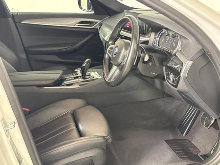 2017-BMW-5-Series-530i-M-Sport-Auto_9