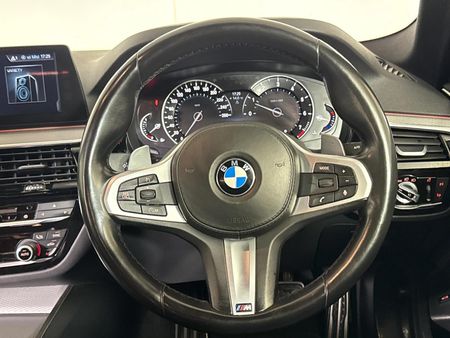 2017-BMW-5-Series-530i-M-Sport-Auto_11