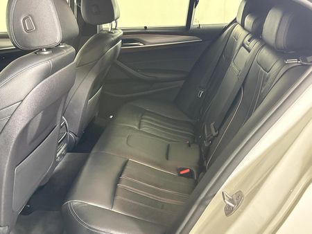 2017-BMW-5-Series-530i-M-Sport-Auto_3