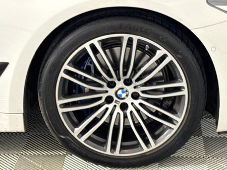 2017-BMW-5-Series-530i-M-Sport-Auto_4