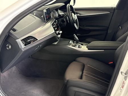 2017-BMW-5-Series-530i-M-Sport-Auto_8