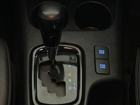 2019-Toyota-Hilux-28-GD-6-Raised-Body-Auto-Raider-Double-Cab_10
