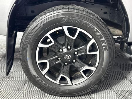 2019-Toyota-Hilux-28-GD-6-Raised-Body-Auto-Raider-Double-Cab_7