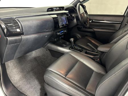 2019-Toyota-Hilux-28-GD-6-Raised-Body-Auto-Raider-Double-Cab_8