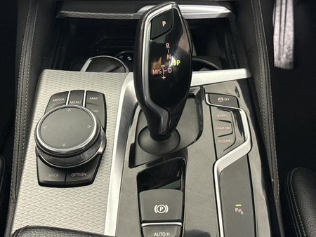 2018-BMW-5-Series-520d-M-Sport_10