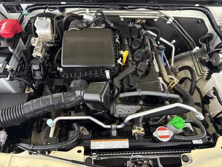 2023-Suzuki-Jimny-15-GLX-Auto_10