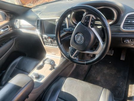 2017-Jeep-Grand-Cherokee-36-Limited_11