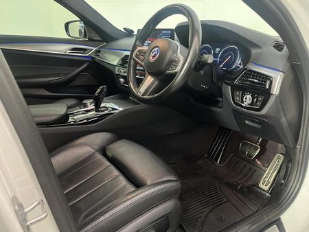 2017-BMW-5-Series-530d-M-Sport-Auto_7