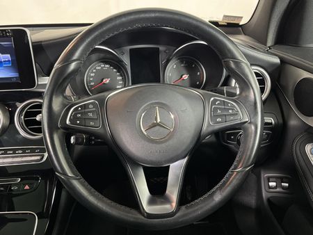 2016-Mercedes-Benz-GLC-220d_11