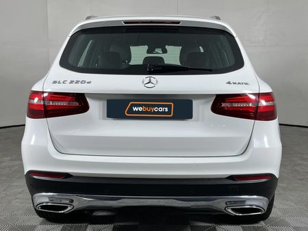 2016-Mercedes-Benz-GLC-220d_17