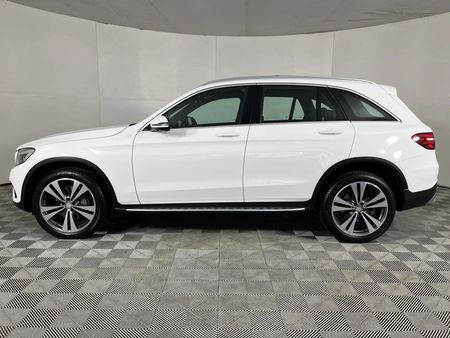 2016-Mercedes-Benz-GLC-220d_18