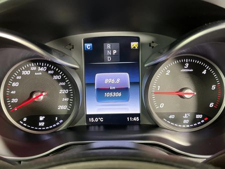 2016-Mercedes-Benz-GLC-220d_2