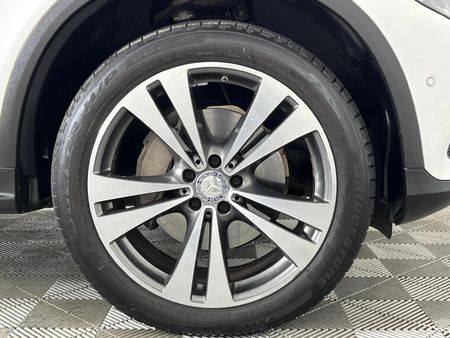 2016-Mercedes-Benz-GLC-220d_5