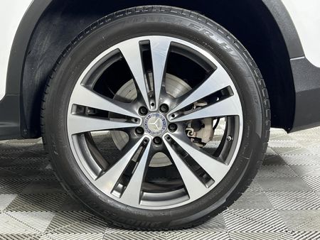 2016-Mercedes-Benz-GLC-220d_6