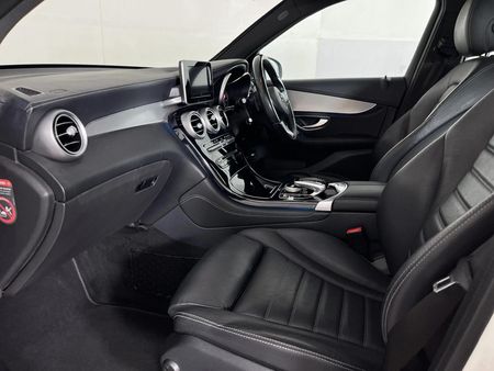 2016-Mercedes-Benz-GLC-220d_8