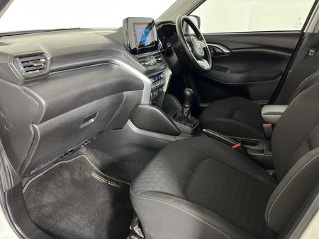 2023-Toyota-Urban-Cruiser-15-Xs_8