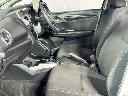 2021-Honda-WR-V-12-Comfort_8
