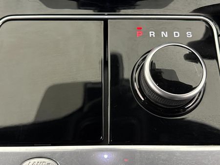 2019-Land-Rover-Range-Rover-Velar-30-D-S-D300_10