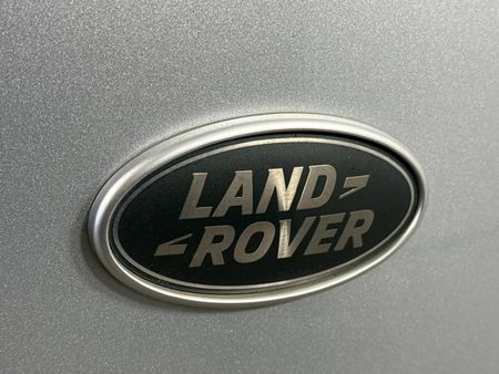 2019-Land-Rover-Range-Rover-Velar-30-D-S-D300_11