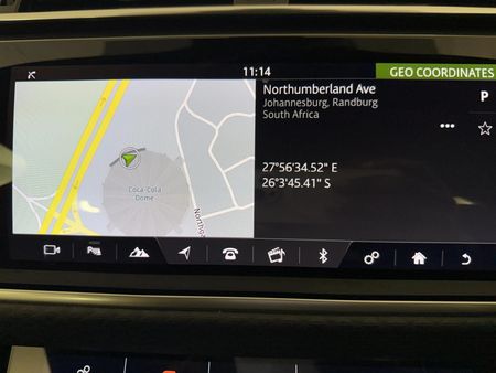 2019-Land-Rover-Range-Rover-Velar-30-D-S-D300_12