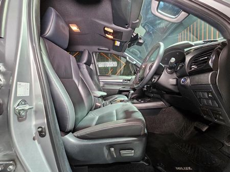 2024-Toyota-Hilux-28-GD-6-Raised-Body-Legend-Auto-Double-Cab_17