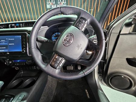 2024-Toyota-Hilux-28-GD-6-Raised-Body-Legend-Auto-Double-Cab_37