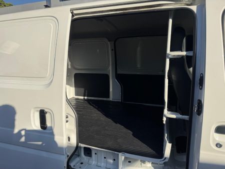 2025-Suzuki-Eeco-12-Panel-Van_10